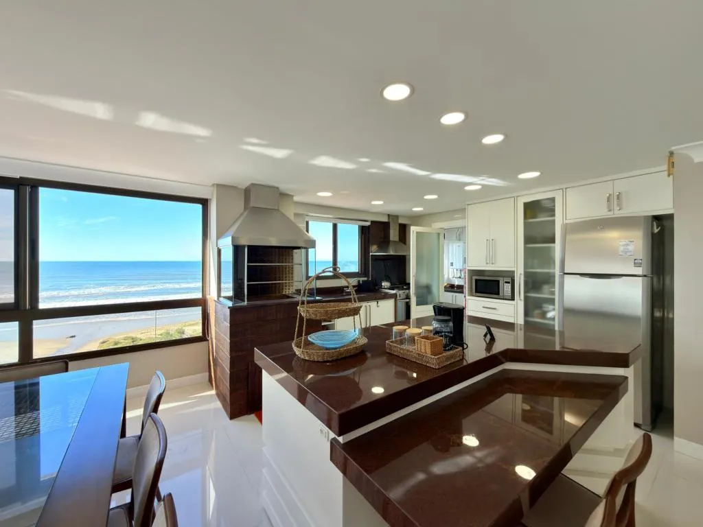 Imagem Apartamento 4Dormitórios dependência - Bairro Navegantes