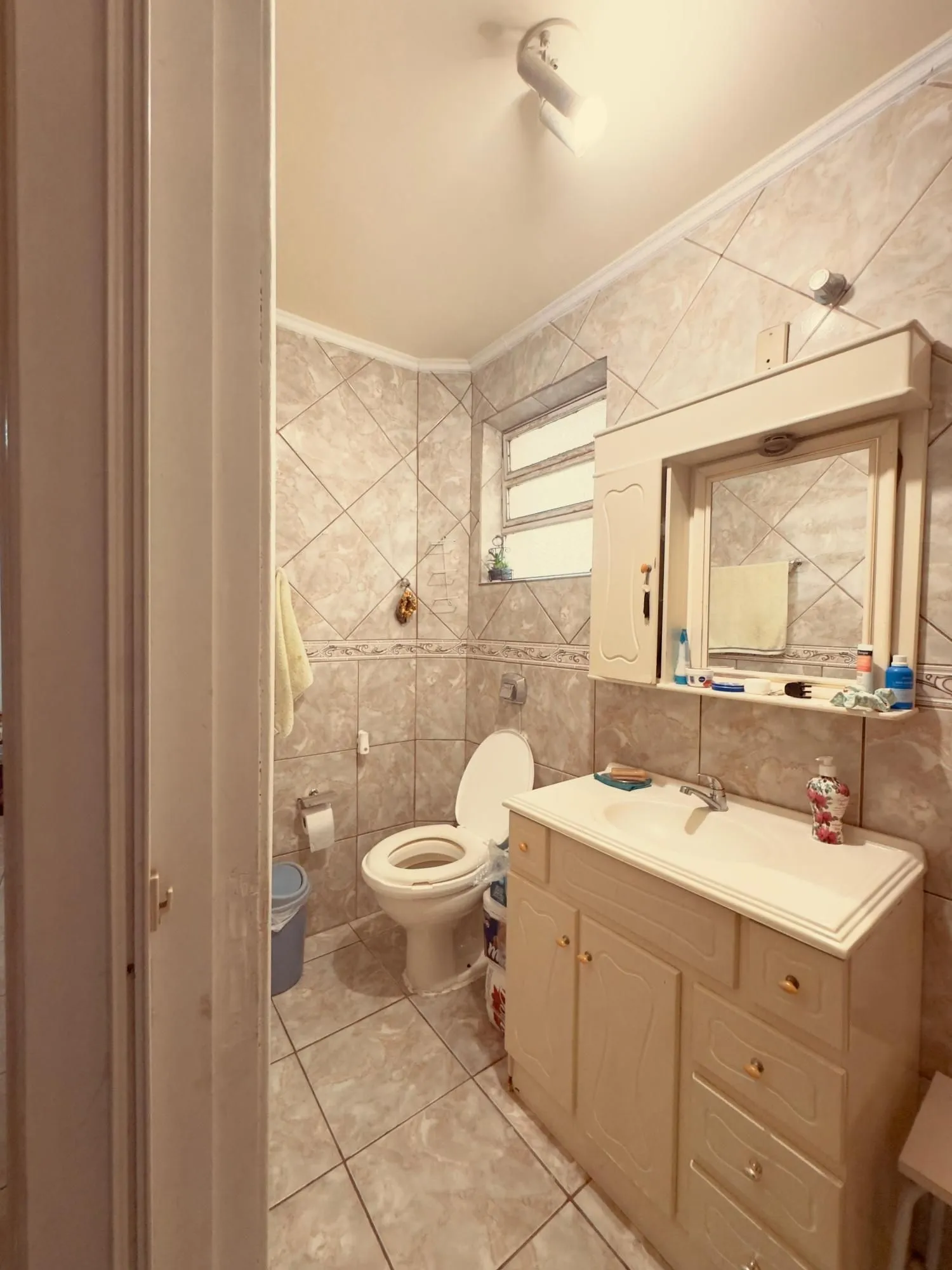 Imagem EXCELENTE APARTAMENTO SEMIMOBILIADO COM 2 DORMITÓRIOS
