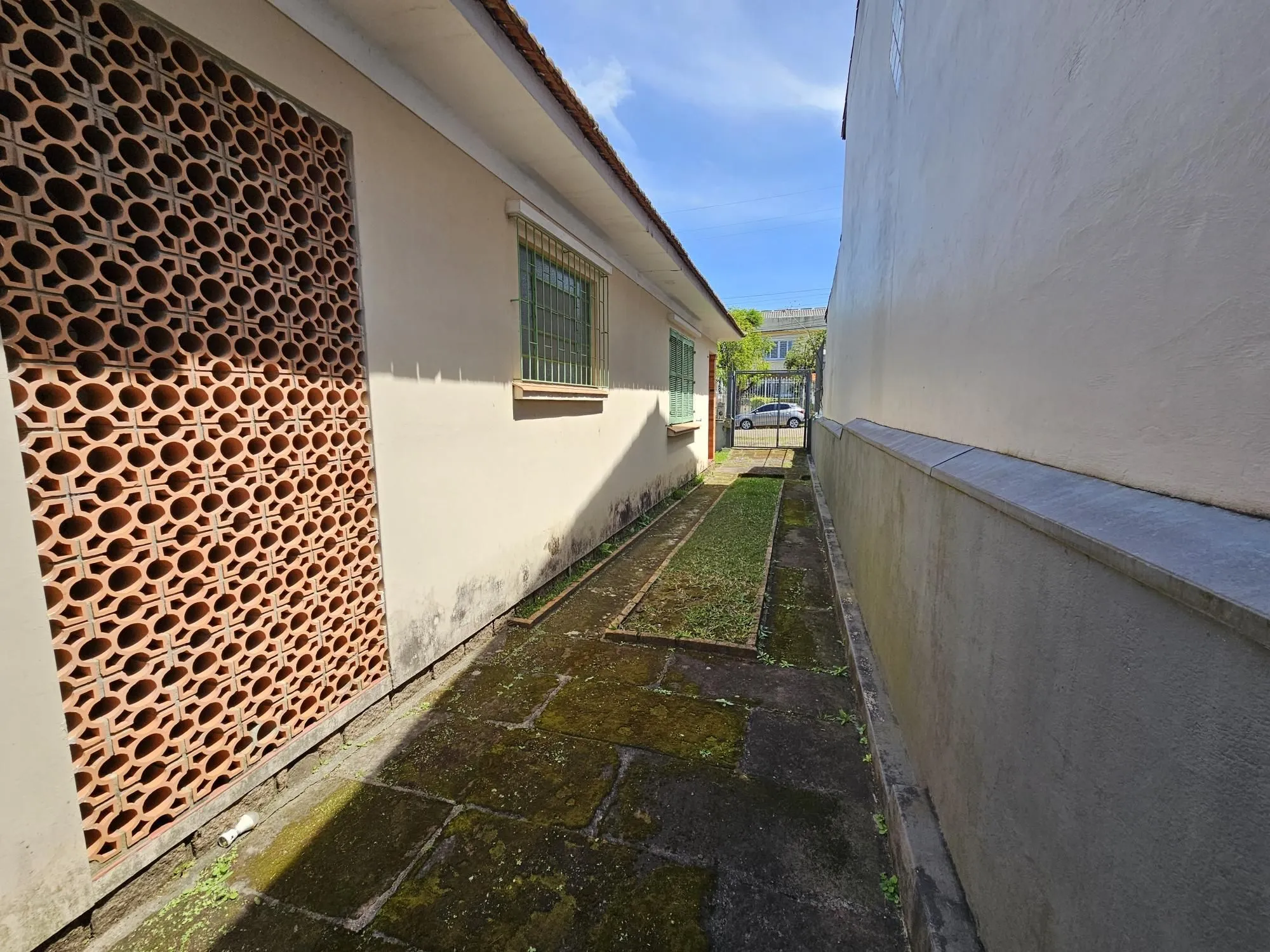 Imagem AMPLO TERRENO FRENTE NORTE NA MELHOR RUA DO BAIRRO TRISTEZA