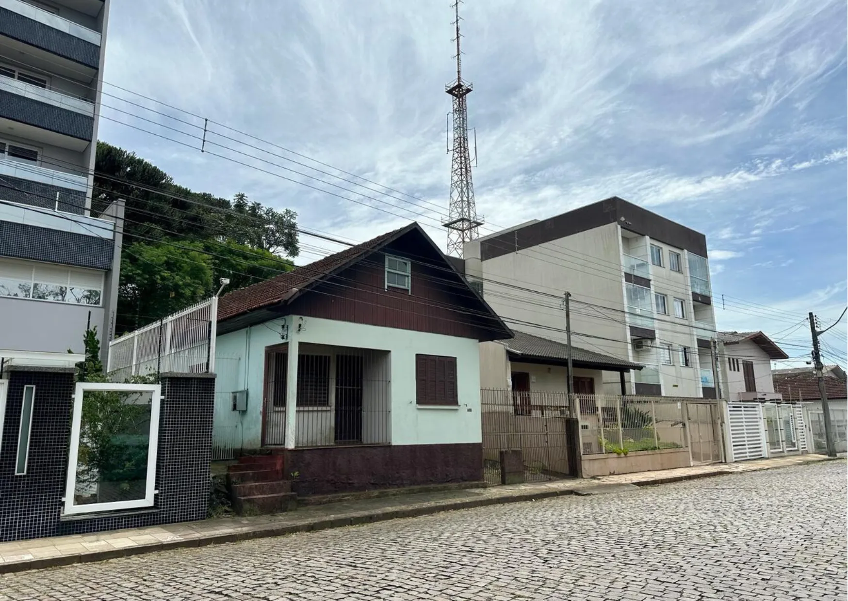 Imagem Terreno à venda em Caxias do Sul, Petrópolis, 334.5m2