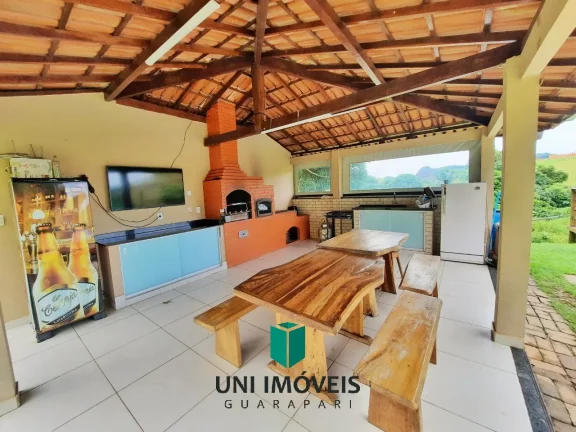 Imagem Chácara com 2 casas mais casa de caseiro, área de lazer, 10.000M² a venda na zona rural de Guarapari.