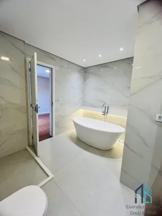 Imagem Sobrado 270 m2, com terraço, 03 quartos c/suíte, 03 vagas no Pinheirinho Curitiba PR