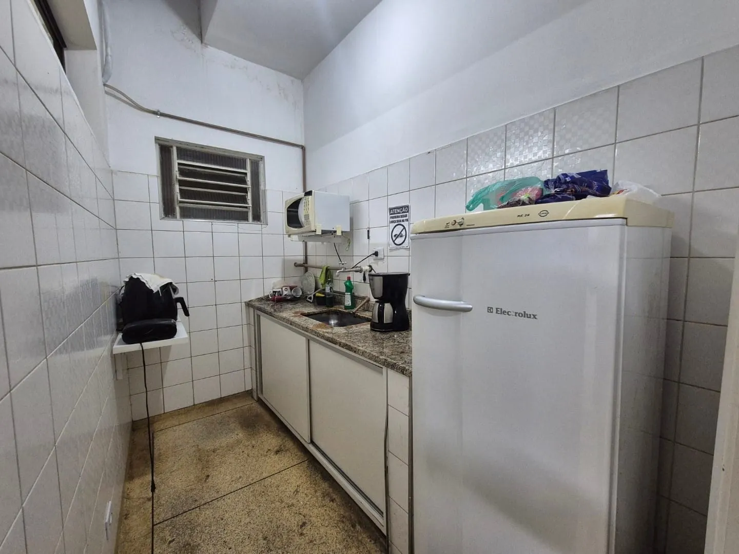 Imagem Amplo e Funcional Ponto Comercial no Térreo do Edifício Vieira Santos no Centro, Próximo a Tudo o Que Você Precisa