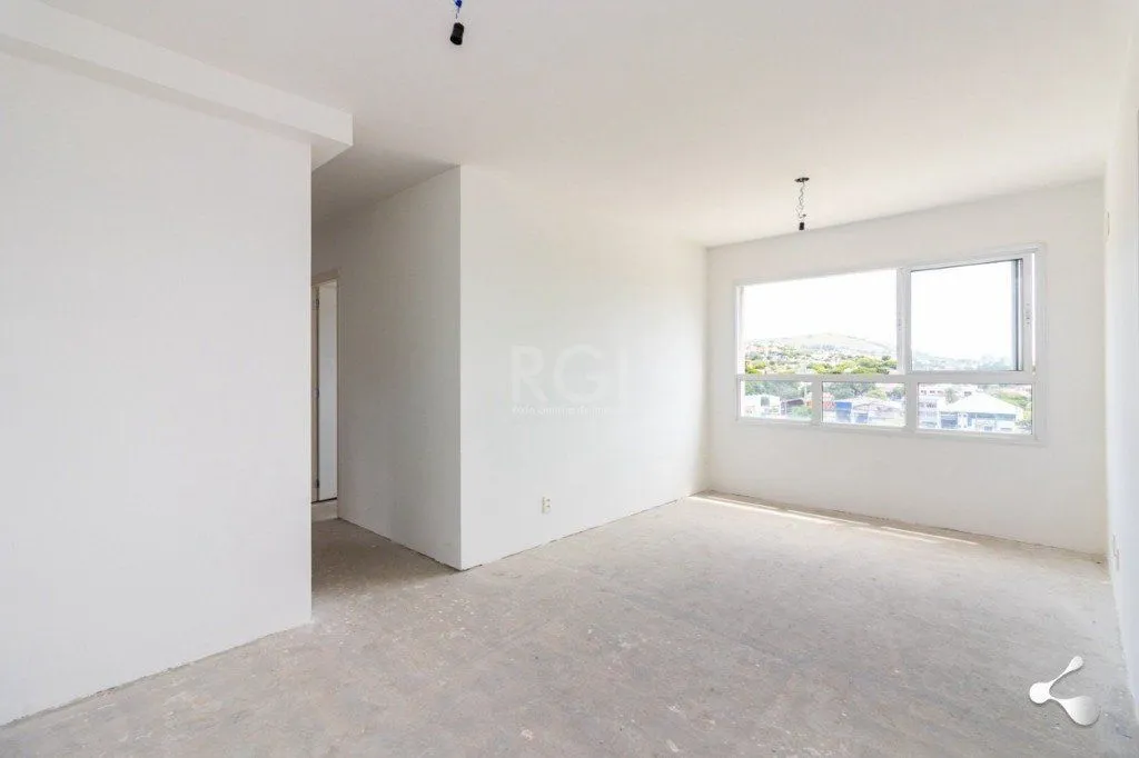 Imagem vende 03 dormitórios, living para dois ambientes, banheiro social, cozinha com churrasqueira e área de serviço com garagem