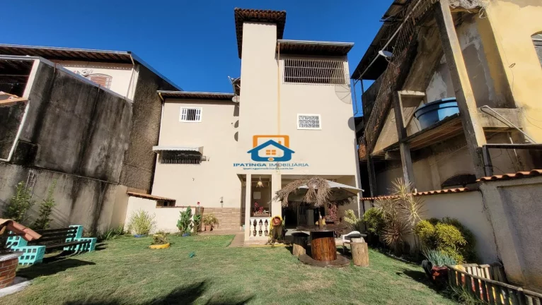 Imagem Casa grande com pontos de Comércio a venda no bairro Veraneio em Santana do Paraíso.