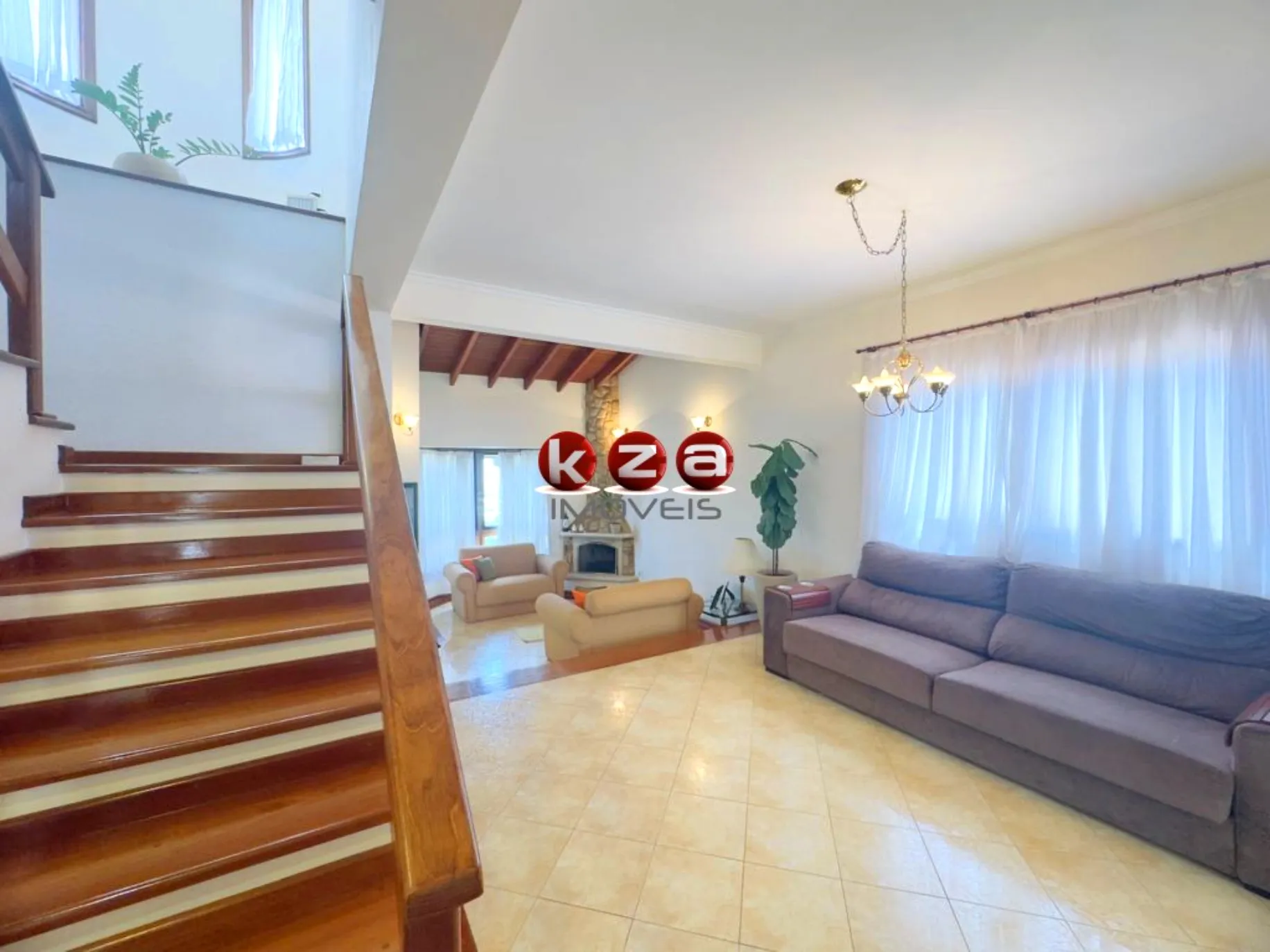 Imagem Casa de luxo à venda em Valinhos-SP no Condomínio Terras do Caribe: 3 quartos, 1 suite, 3 salas, 5 banheiros, 2 vagas e piscina, 289m².
