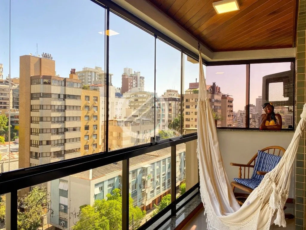 Imagem Apartamento semimobiliado de 140m², 3 dormitórios, sendo 1 suíte com sacada, living super amplo p...