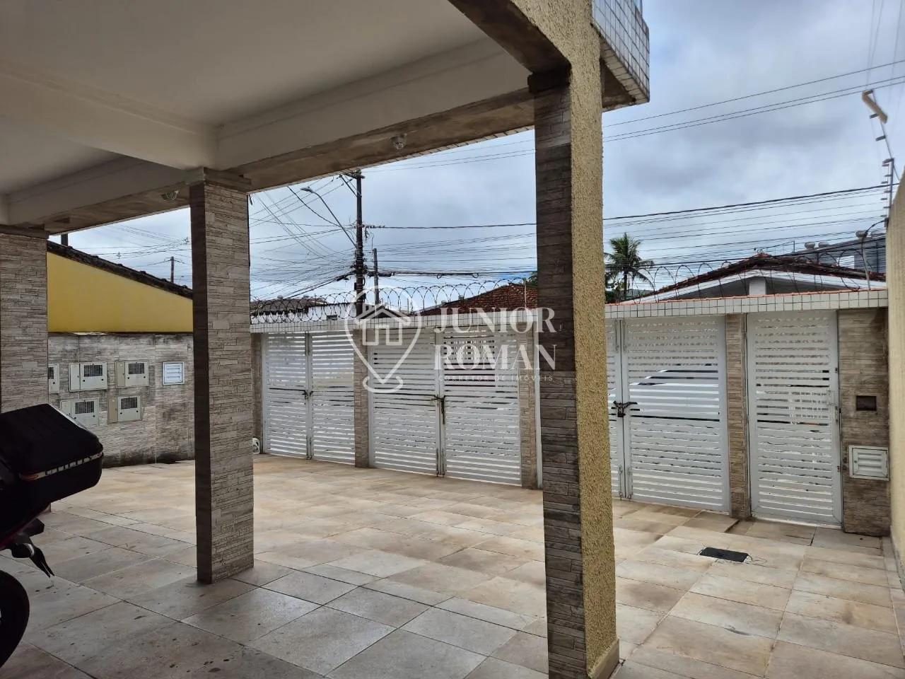 Imagem SOBRADO NOVO EM CONDOMÍNIO FECHADO EM PRAIA GRANDE COM 2 SUÍTES