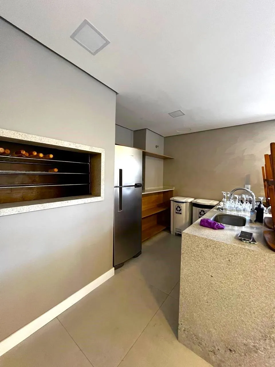 Imagem Excelente apartamento 2 dormitórios com sacada e vaga coberta no Petrópolis