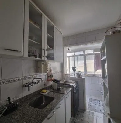 Imagem Apartamento de 2 dormitórios, semi mobiliado, ensolarado para venda no bairro Cidade Baixa em Porto Alegre/RS.