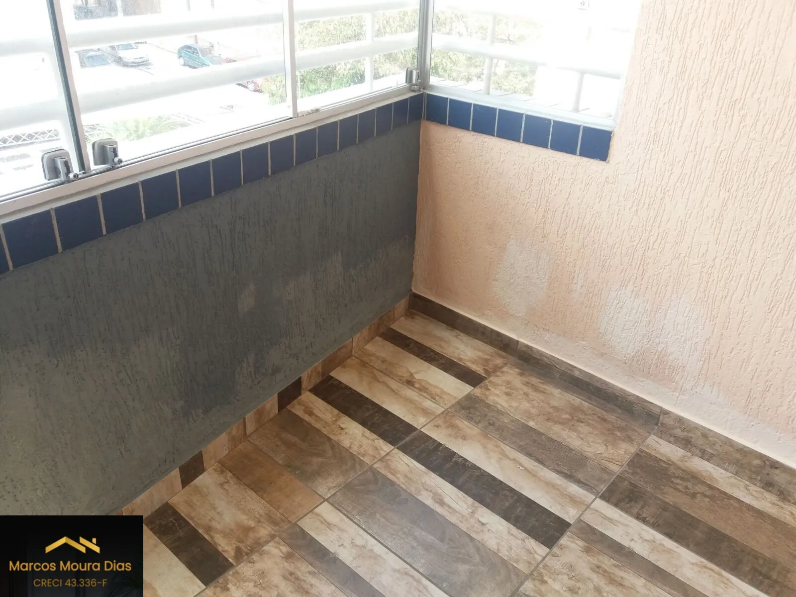 Imagem Apartamento na Pompeia com 2 dormitórios (1 suíte) e 2 vagas, próximo ao Sesc Pompeia. Edifício com portaria 24h e lazer
