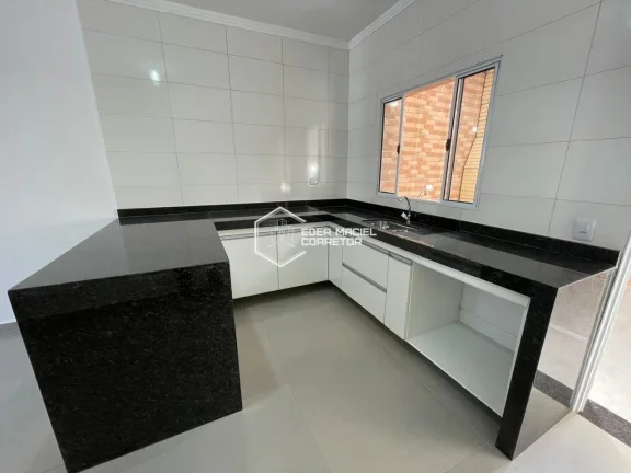 Imagem Apresentamos este lindo sobrado, perfeito para quem busca viver com qualidade de vida ou investir em...