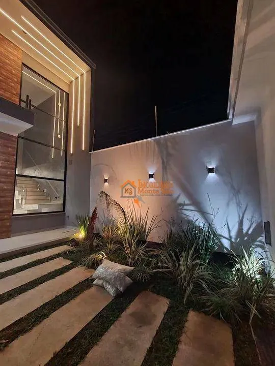 Imagem Casa com 3 dormitórios à venda, 140 m² por R$ 1.100.000,00 - Aeroporto - Guarulhos/SP