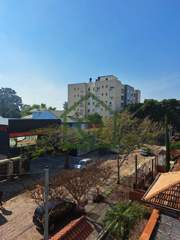Imagem CASA l 4 DORMITÓRIOS l 3 SUÍTES l SEMI MOBILIADA I 8 VAGAS l CRISTAL l ZONA SUL 
 
ABRIANOS vende ...