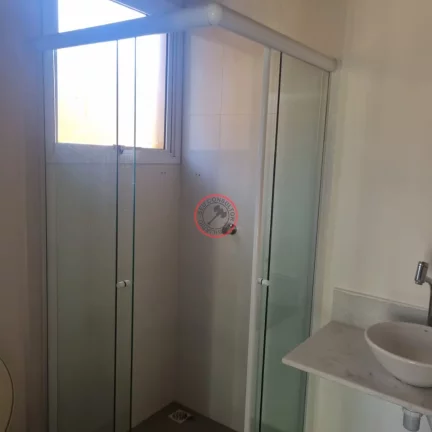 Imagem Sobrado com 2 suites, sala cozinha,2 vagas, area independente em condominio, 2 quadras da praia