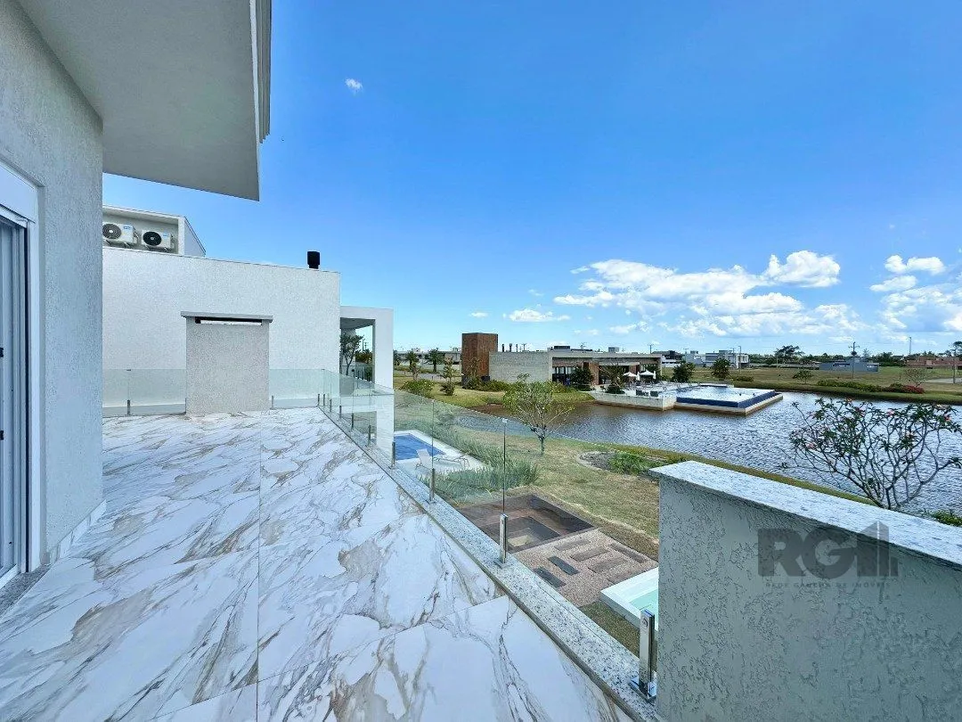 Imagem SOBRADO NEOCLÁSSICO À VENDA A BEIRA LAGO COM VISTA INCRÍVEL E JUNTO AO MAR