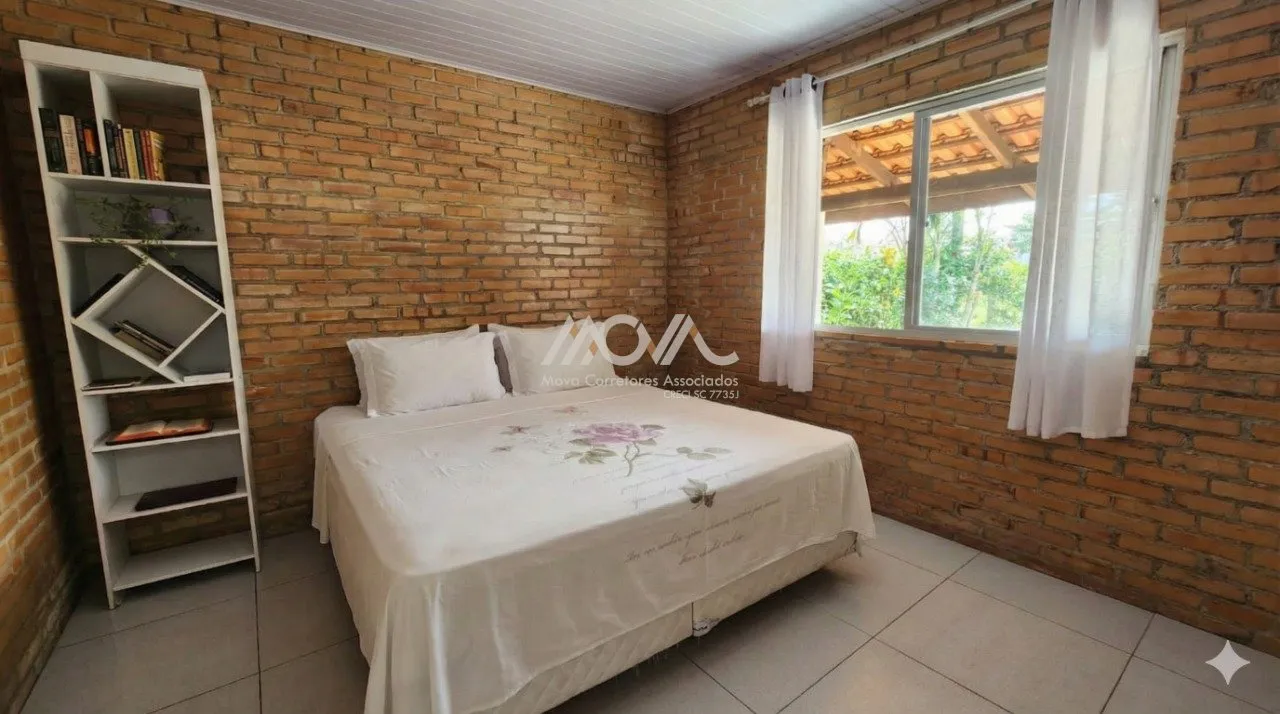 Imagem Casa localizada no Balneário Brandalize, no Bairro Pontal do Norte.

O imóvel possui 3 dormitório...