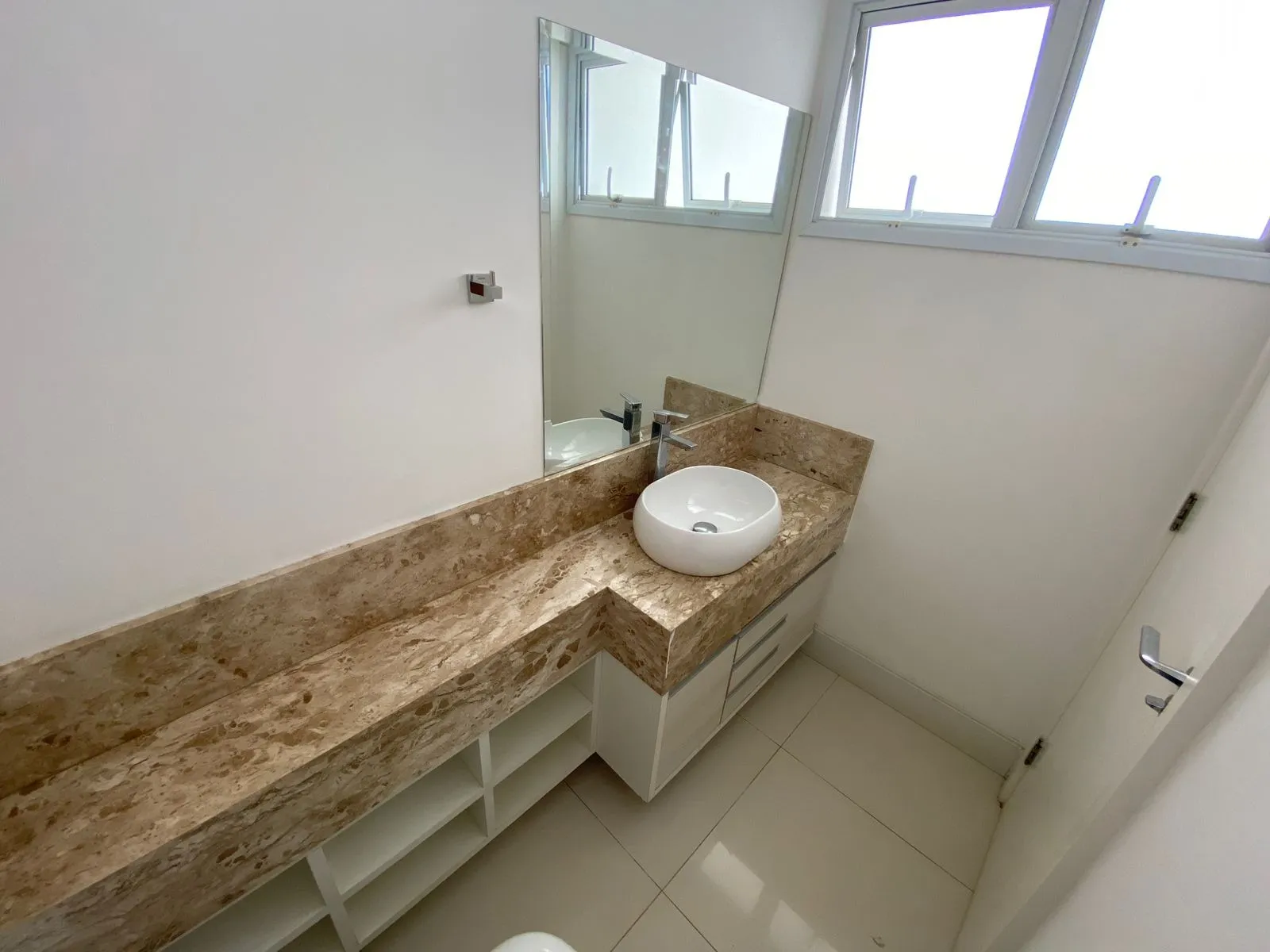 Imagem Casa 3 dormitórios 296m² Condomínio Lago da Serra Aceita Permuta