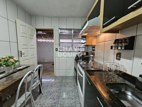 Imagem Casa com 2 Quartos (1 com varanda) à venda em Teresópolis!