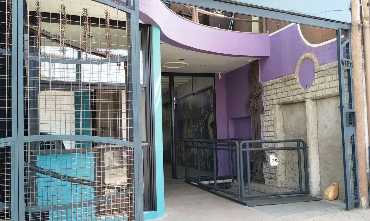 Imagem Salão Comercial de Alto Padrão para Locação na Vila Carvalho, Sorocaba-SP: 1 Sala, 2 Banheiros, 160m² de Área