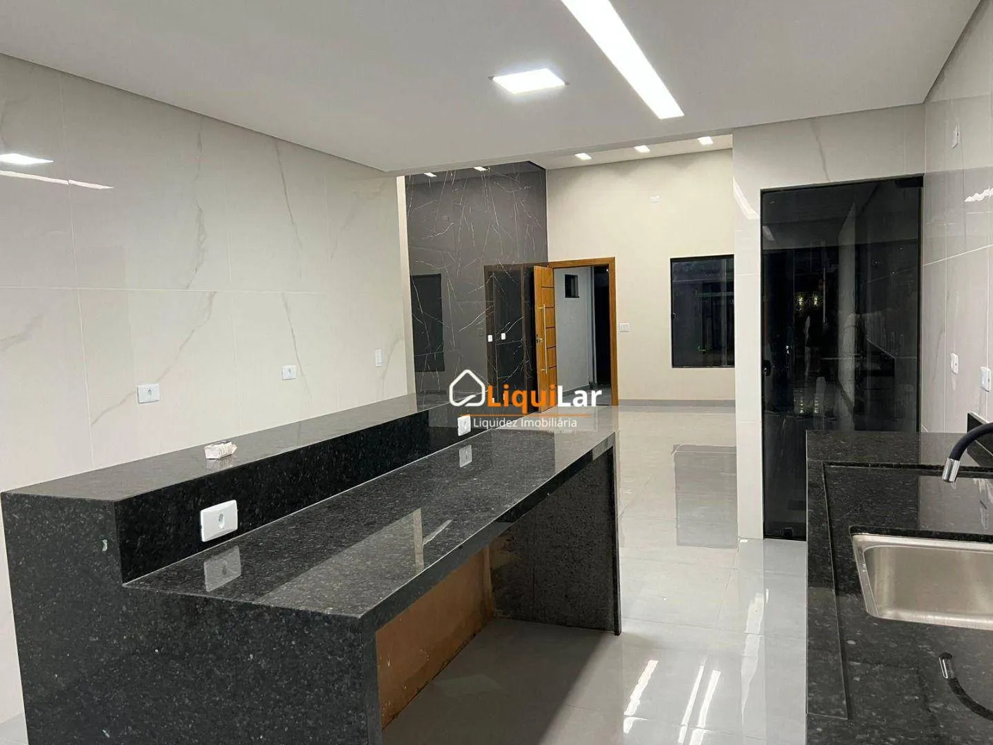 Imagem Casa Térrea à Venda no Rita Vieira com 3 Suítes, Piscina e Varanda Gourmet