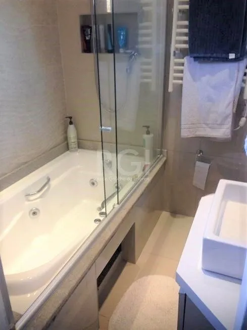 Imagem Casa para Venda - 130m², 3 dormitórios, sendo 2 suites, 6 vagas - Nonoai