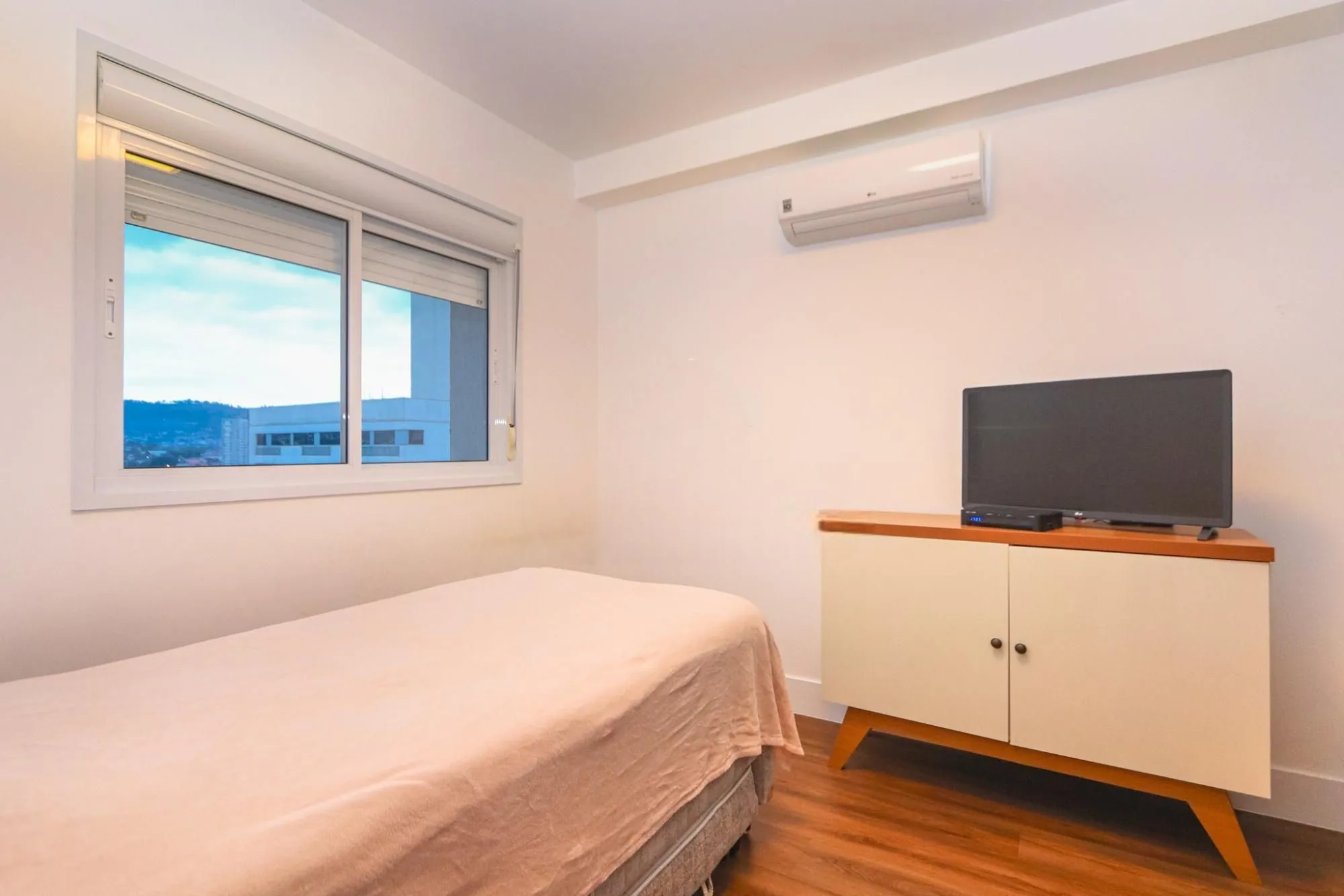 Imagem Apartamento semimobiliado e decorado no Central Parque | 127 m² | 3 suítes | 2 vagas
