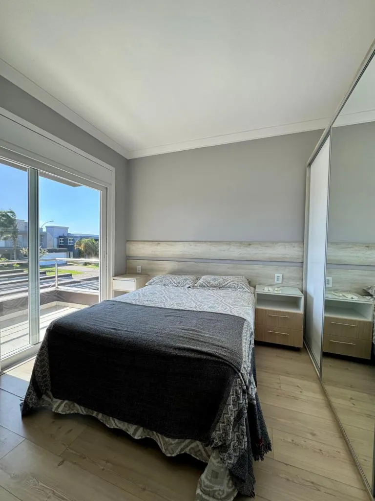 Imagem Casa em Condominio 4 Dormitórios - Bairro Zona Nova