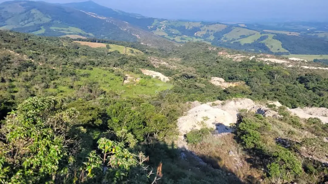 Imagem Oportunidade Mineral: Área de Quartzo com Grande Volume de Reserva Estimada em MG