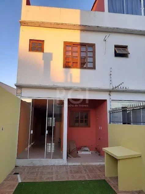 Imagem Sobrado para Venda - 100.45m², 2 dormitórios, sendo 2 suites, 1 vaga - Guarujá
