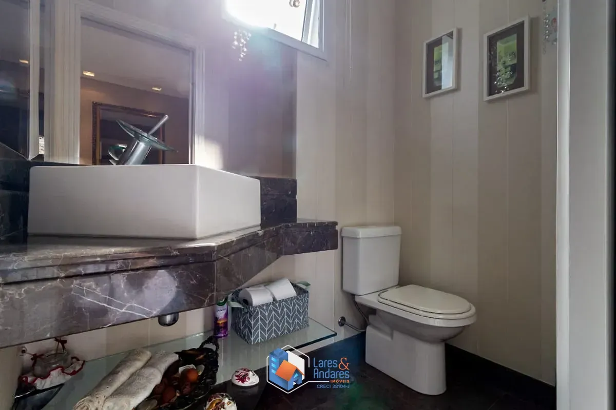 Imagem Sobrado para venda em Vila Santo Estéfano com 2 quartos, sendo 2 suítes, 272m²