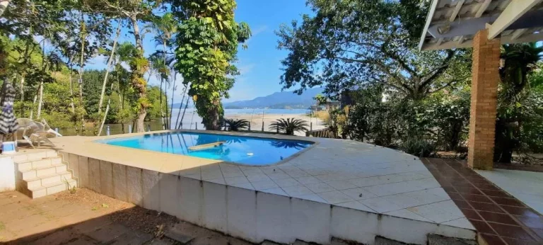 Imagem Casa a beira mar na praia da Tabatinga - Caraguatatuba