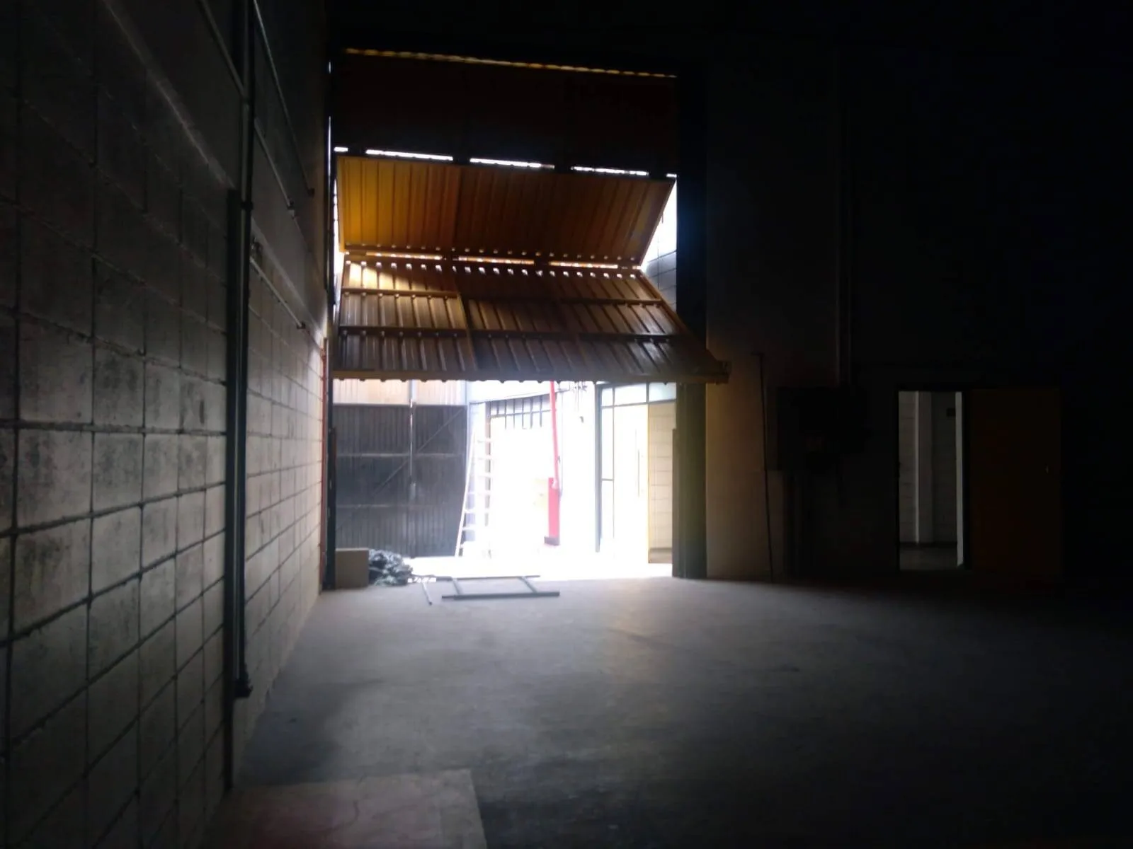Imagem Galpão Comercial de Alto Padrão Próximo à Estação de Trem e Rodovias em Barueri