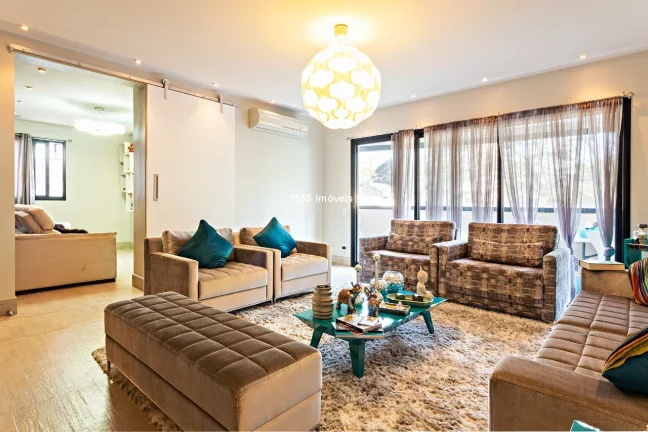 Imagem Apartamento para locação em Moema, com 2 suítes, 3 vagas de garagem.