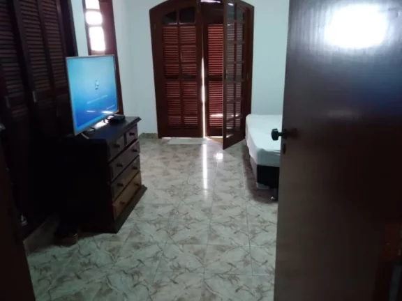 Imagem EXCELENTE CASA ISOLADA NO MARACANÃ COM 4 SUÍTES E 4 VAGAS!!!