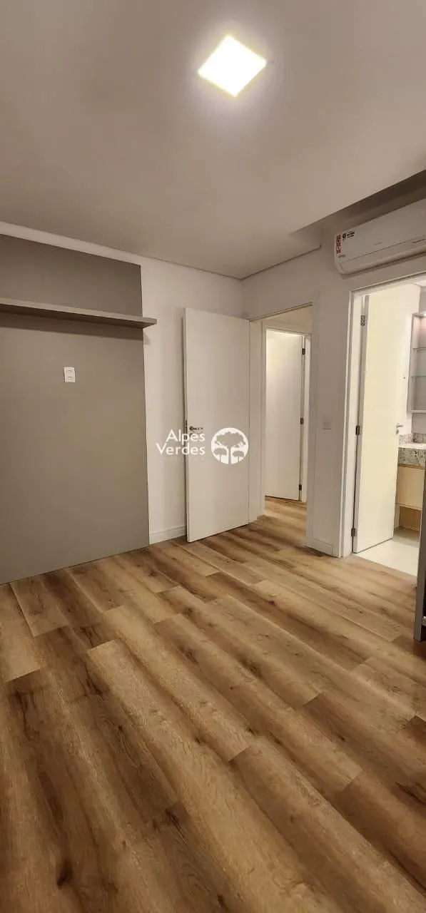 Imagem Vende-se apartamento semi-mobiliado em Gramado a 10 minutos da Rua Coberta
