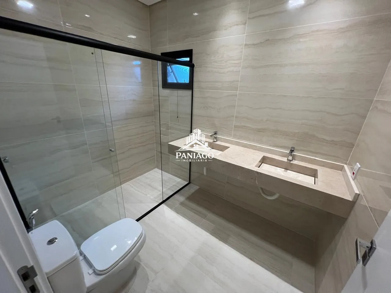 Imagem Casa com 5 Quartos, 4 Suítes e Piscina à Venda no Villa Jardim