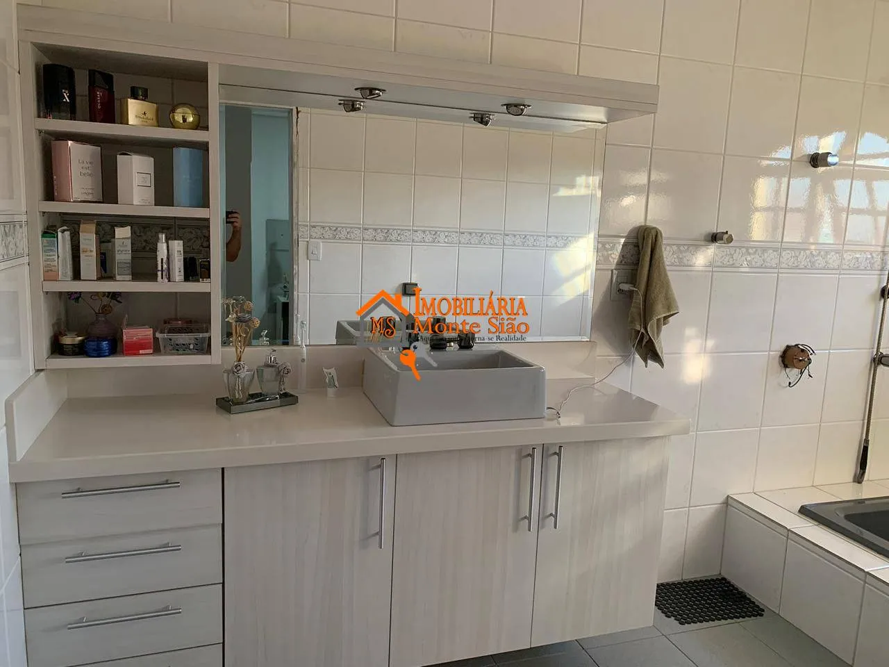 Imagem Casa 5 Dorms. c/ 2 Suítes + 5 Vagas | Excelente Localização