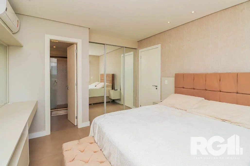 Imagem Apartamento com 3 Dormitórios, Suíte e Vaga Dupla - Andar Alto