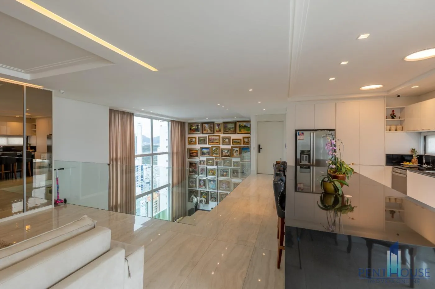 Imagem Cobertura Duplex para Venda em Balneário Camboriú, CENTRO, 4 dormitórios, 4 suítes, 4 banheiros, 6 vagas