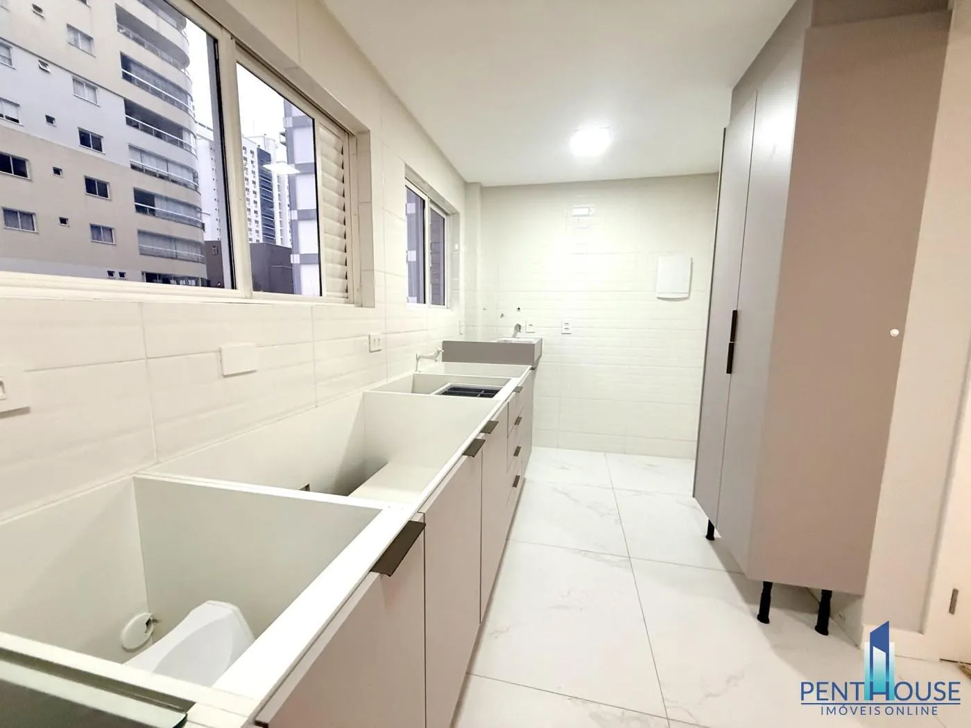 Imagem Apartamento Zona Central para Venda em Balneário Camboriú, CENTRO, 3 dormitórios, 1 suíte, 2 banheiros, 1 vaga