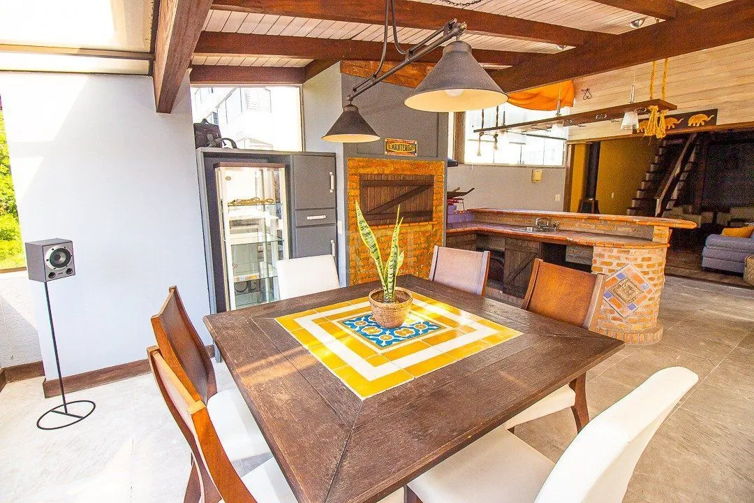 Imagem Cobertura para Venda - 116.36m², 2 dormitórios, sendo 1 suites, 1 vaga - Petrópolis