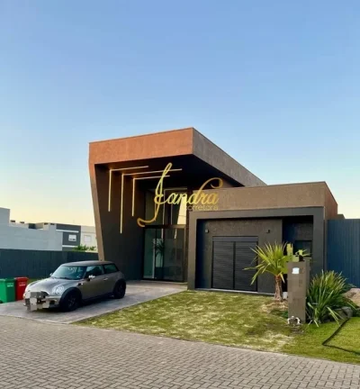 Imagem Casa térrea em obra com 04 suítes e área construída de 166,93m2