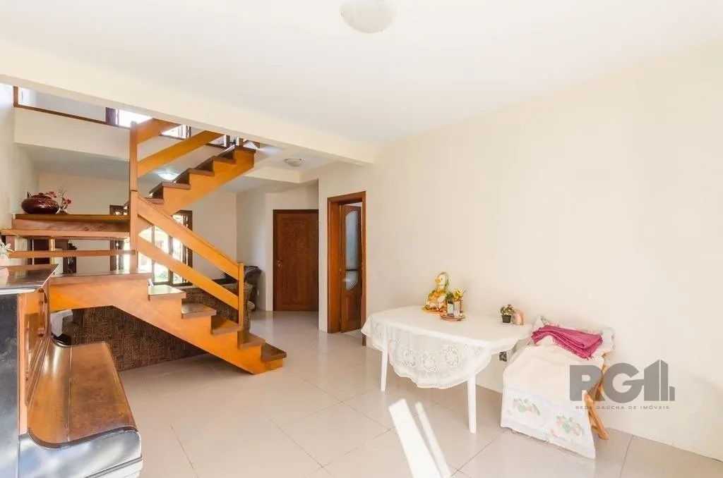 Imagem Casa em Condomínio, 166m² - 3 dormitórios, 2 vagas no bairro Guarujá