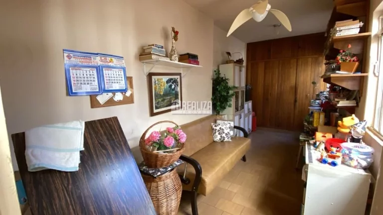 Imagem Casa à venda no bairro São Sebastião, em Uberaba - 4 dormitórios e 3 banheiros