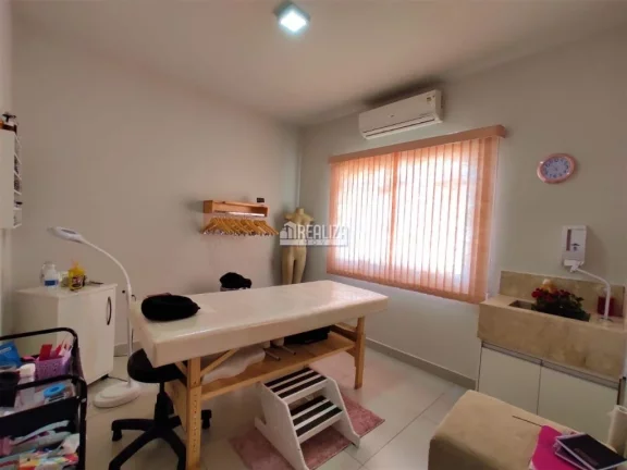 Imagem Espaçosa casa para alugar no bairro Vila Olímpica em Uberaba