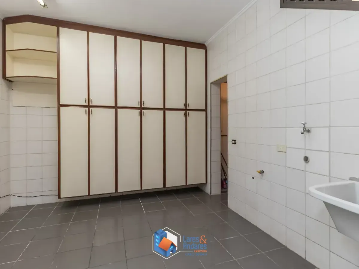 Imagem Casa no condomínio Villa Das Flores para venda com 3 quartos, sendo 3 suítes, 468m²