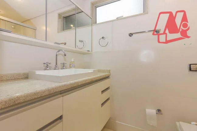 Imagem No Moinhos de Vento, 139 m², 2 vagas e infraestrutura.