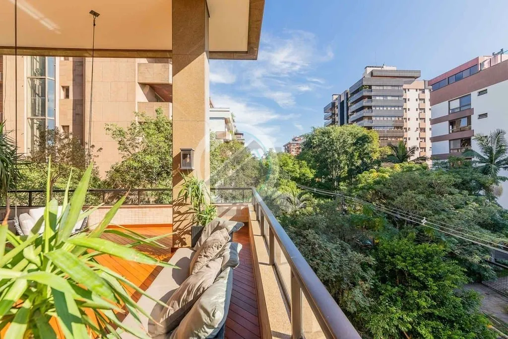 Imagem Apartamento com 405 m² de área privativa, 4 suítes transformadas em 3, TOTALMENTE REFORMADO, com ...