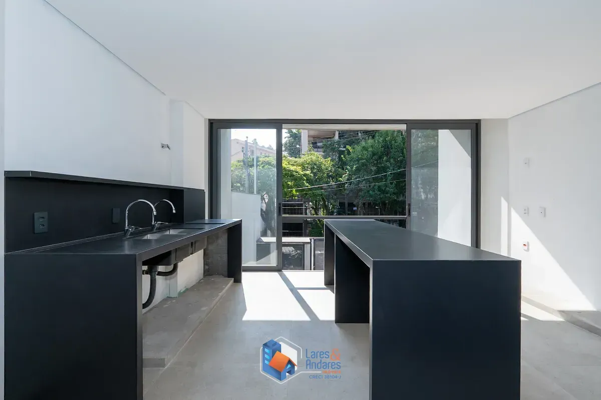 Imagem Casa para venda em Vila Madalena com 3 quartos, sendo 3 suítes, 278m²